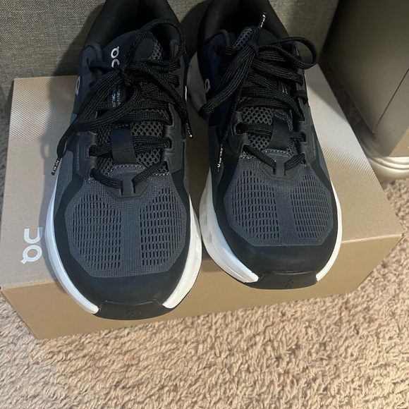 On Cloud Cloud Runners - worn once - Picture 2 of 6